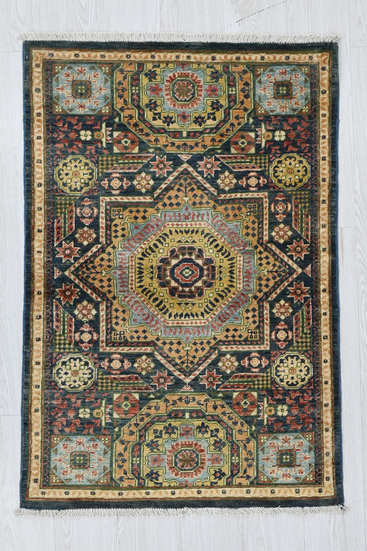 blue Accent rug 2' 6" x 3' 11"