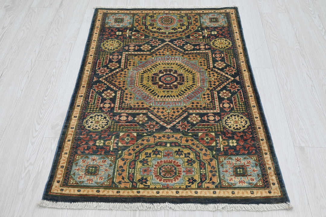 blue Accent rug 2' 6" x 3' 11"