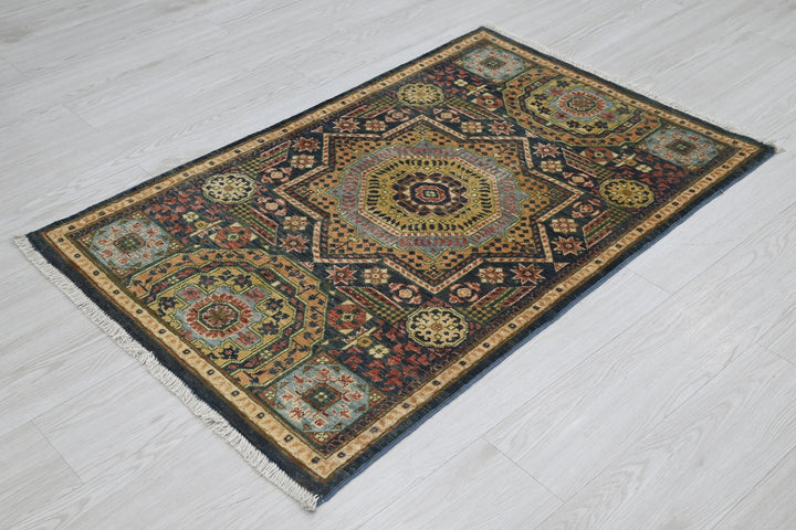 blue Accent rug 2' 6" x 3' 11"