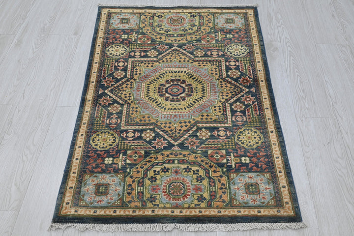 blue Accent rug 2' 6" x 3' 11"