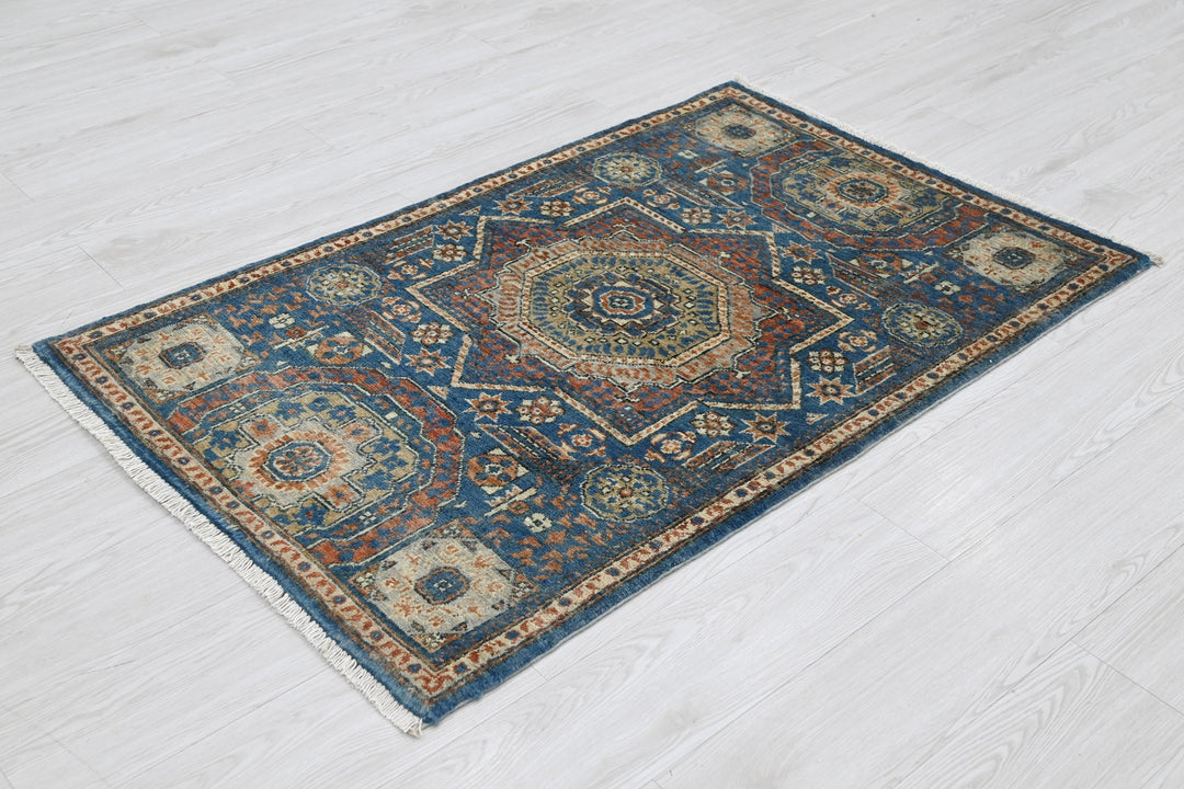 blue Accent rug 2' 9" x 4' 4"