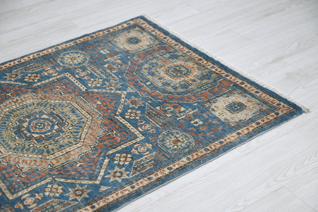 blue Accent rug 2' 9" x 4' 4"