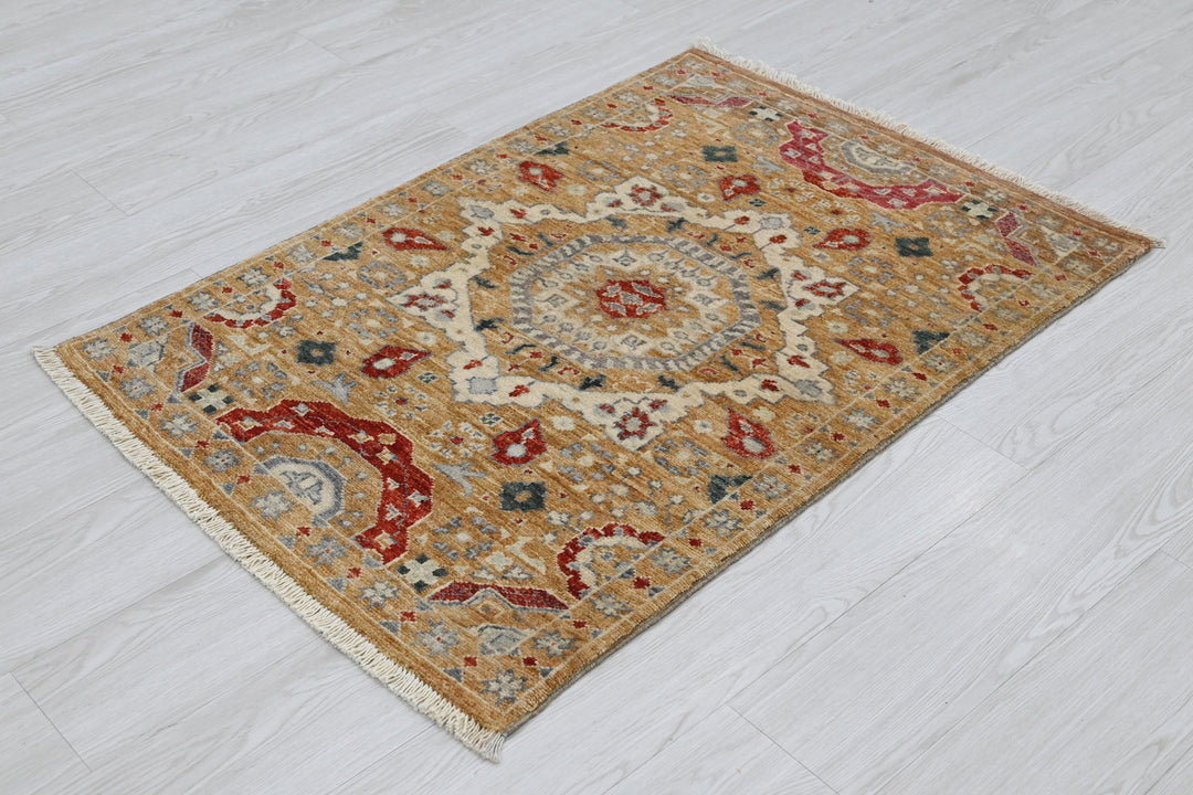 brown Accent rug 2' 7" x 3' 8"
