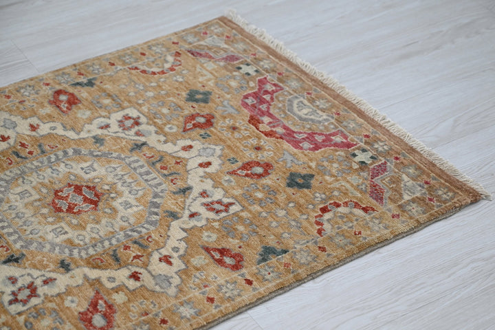 brown Accent rug 2' 7" x 3' 8"