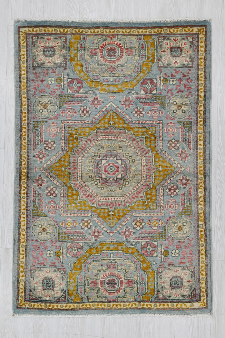 blue Accent rug 2' 9" x 4' 4"