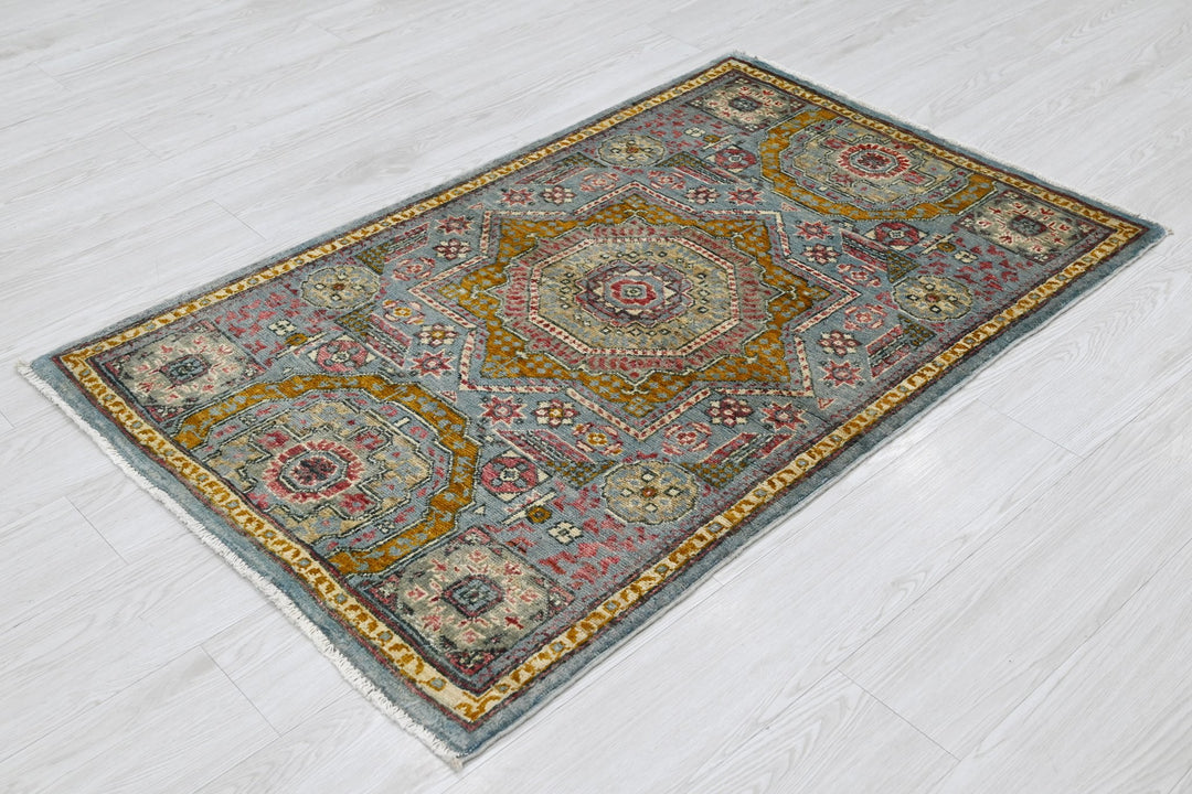 blue Accent rug 2' 9" x 4' 4"