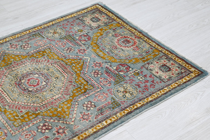 blue Accent rug 2' 9" x 4' 4"