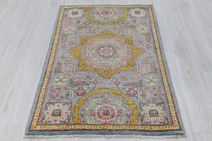blue Accent rug 2' 9" x 4' 4"