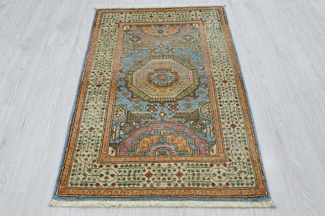 blue Accent rug 2' 7" x 4' 5"