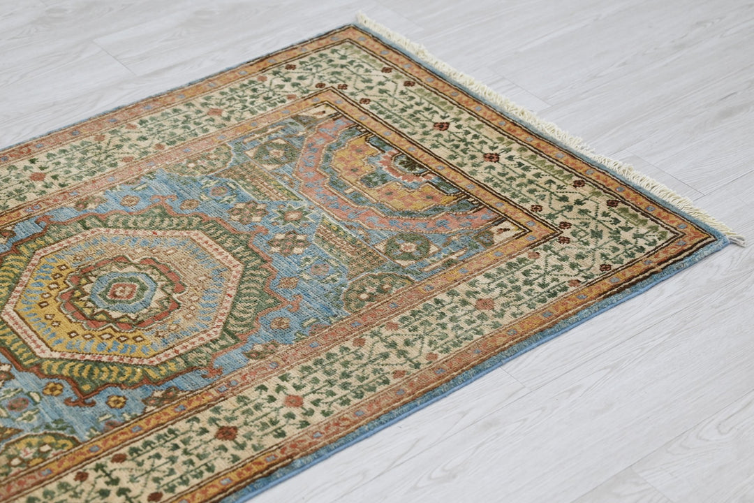blue Accent rug 2' 7" x 4' 5"