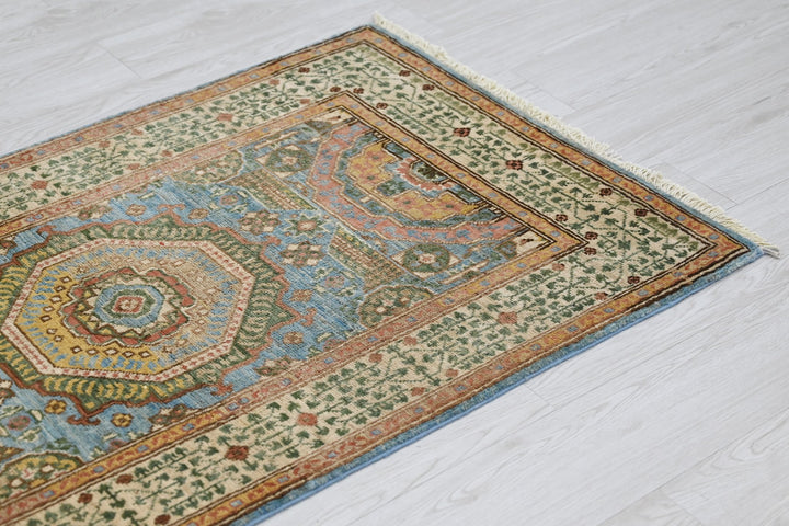 blue Accent rug 2' 7" x 4' 5"