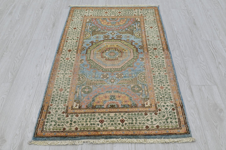 blue Accent rug 2' 7" x 4' 5"