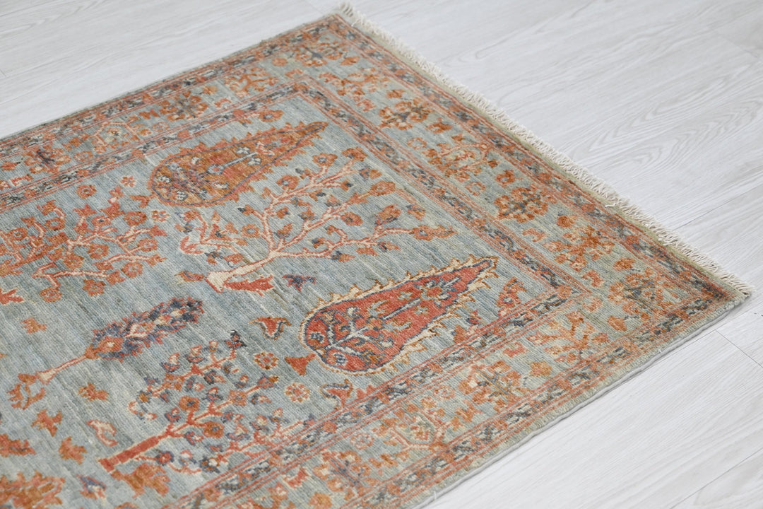 blue Accent rug 2' 7" x 3' 9"