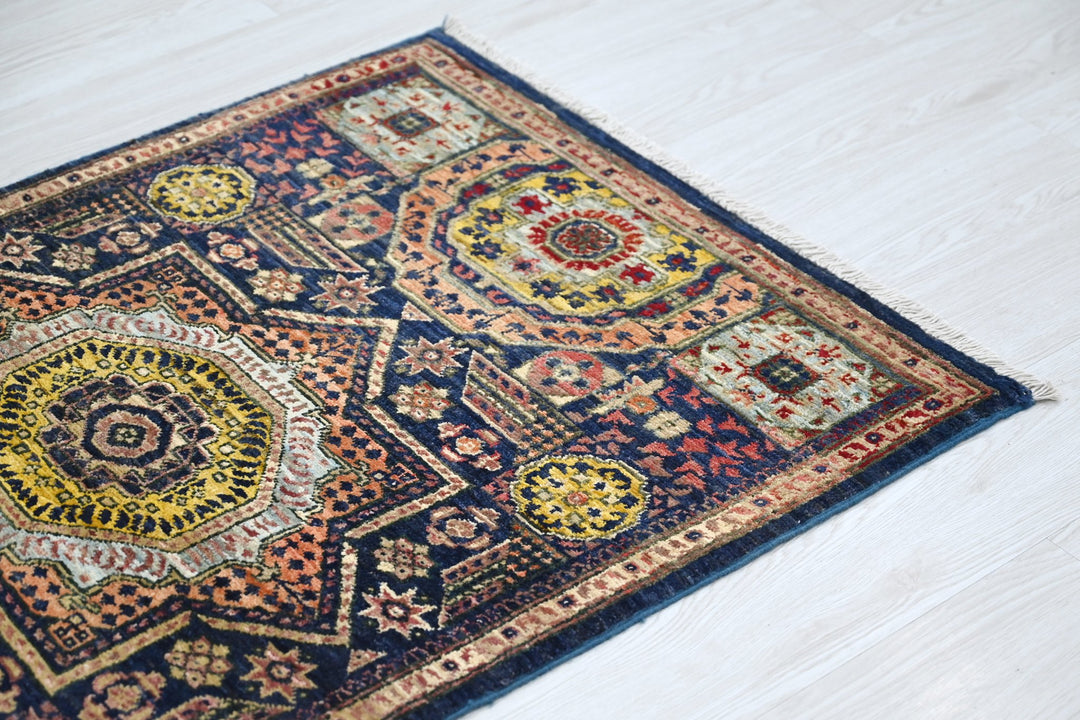 blue Accent rug 2' 8" x 3' 10"