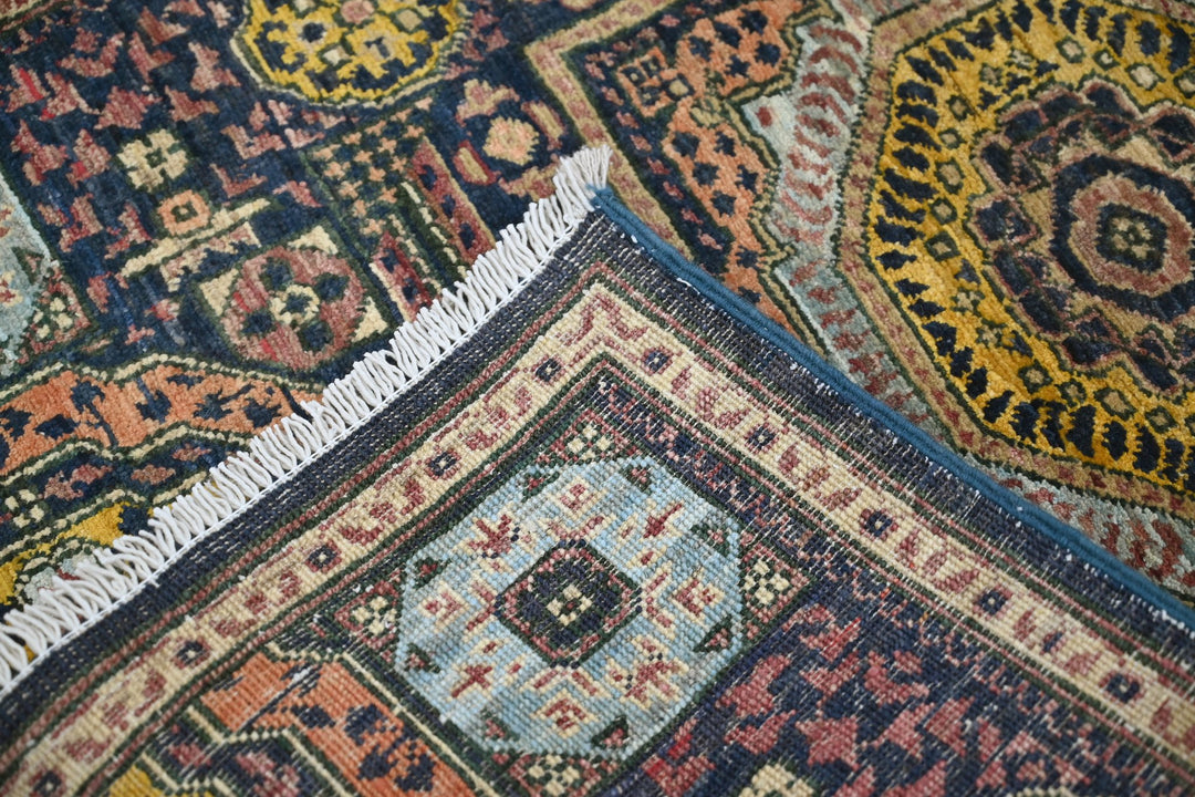 blue Accent rug 2' 8" x 3' 10"