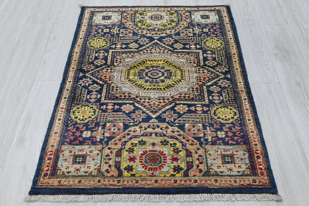 blue Accent rug 2' 8" x 3' 10"
