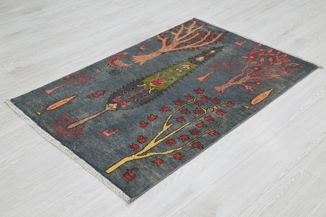 blue Accent rug 2' 9" x 4' 0"