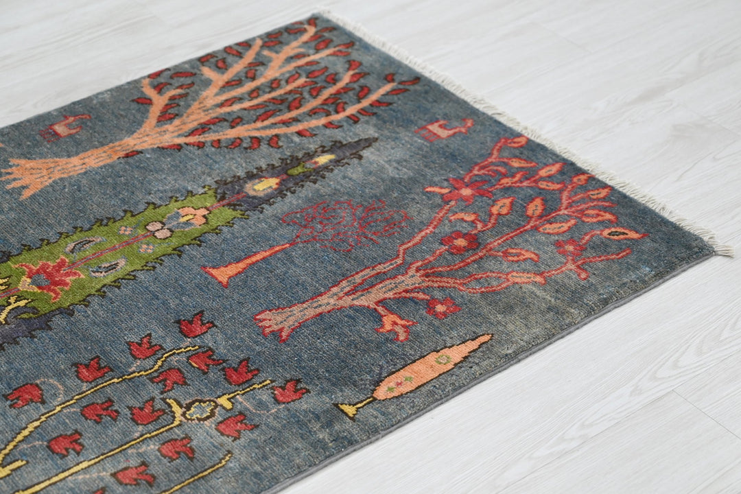 blue Accent rug 2' 9" x 4' 0"