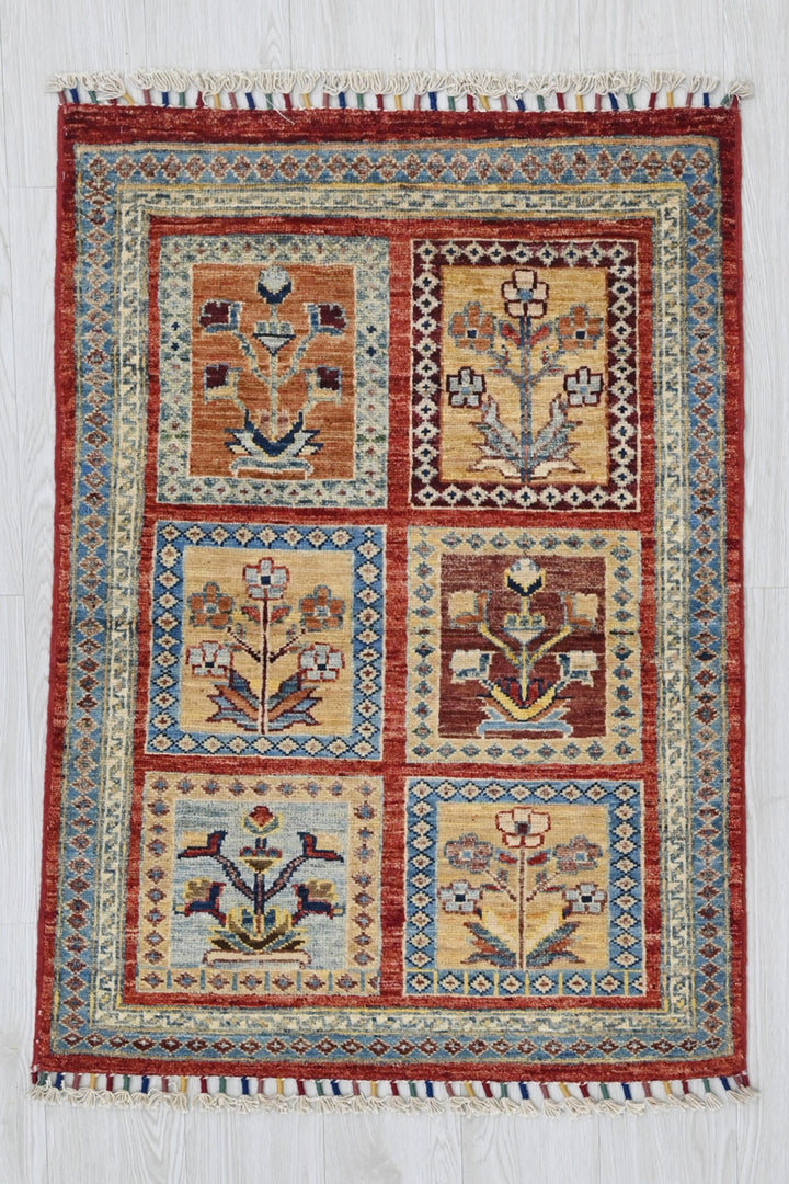 red Accent rug 2' 6" x 3' 7"