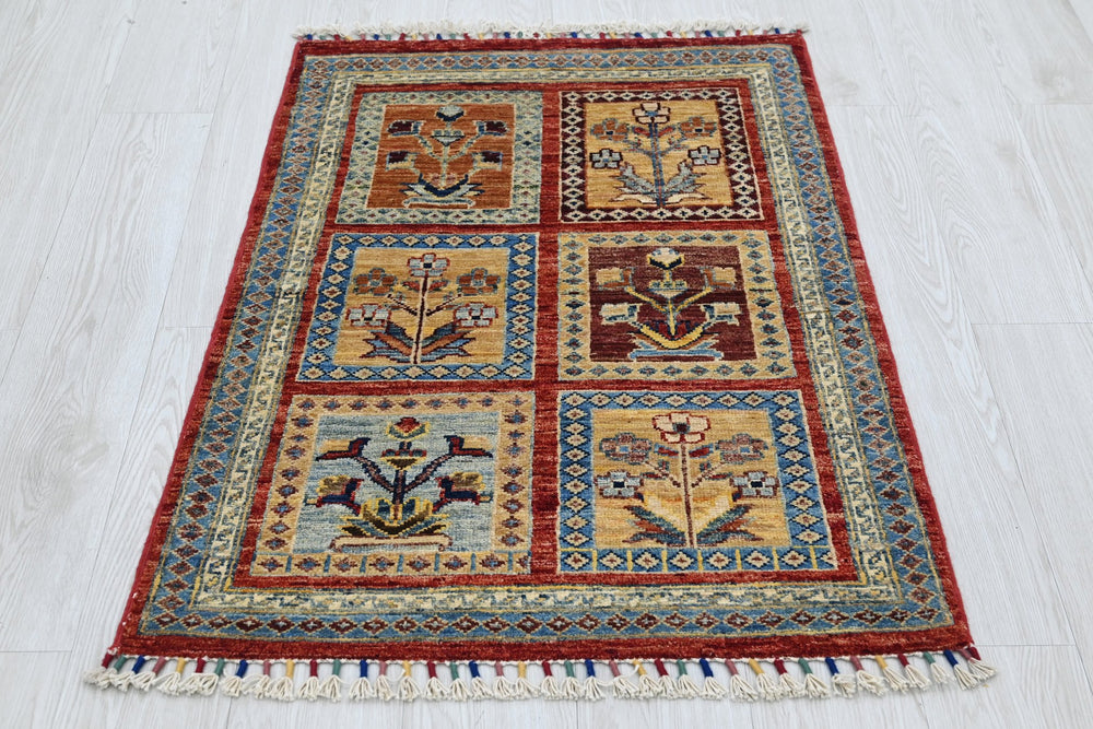 red Accent rug 2' 6" x 3' 7"