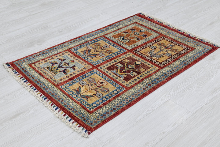 red Accent rug 2' 6" x 3' 7"