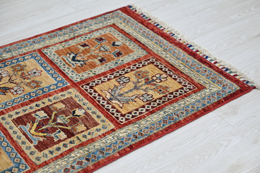 red Accent rug 2' 6" x 3' 7"