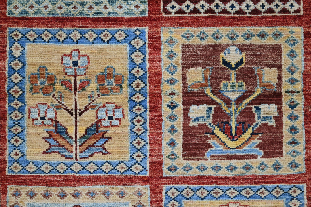 red Accent rug 2' 6" x 3' 7"