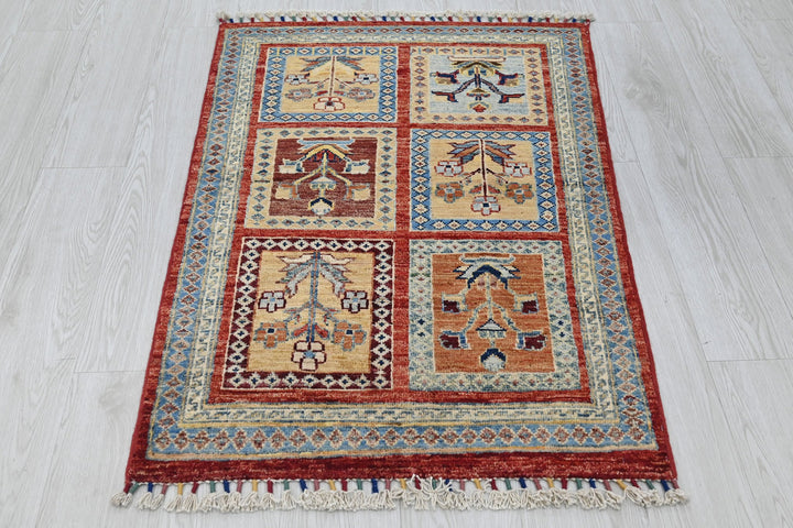 red Accent rug 2' 6" x 3' 7"