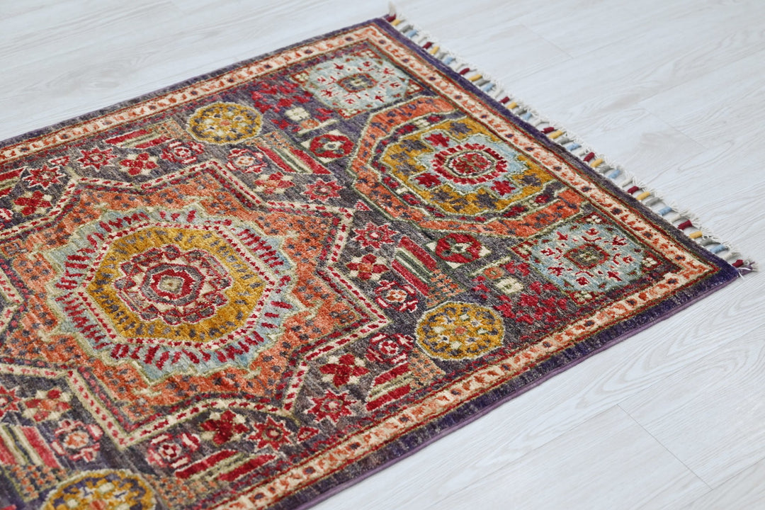 purple Accent rug 2' 9" x 4' 0"