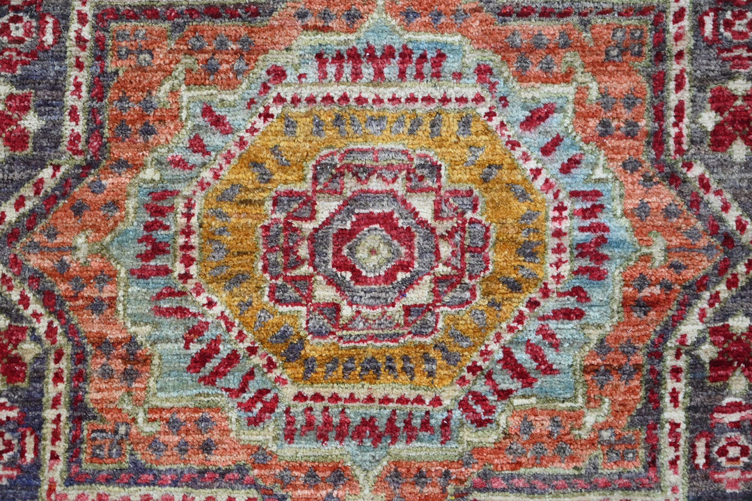 purple Accent rug 2' 9" x 4' 0"
