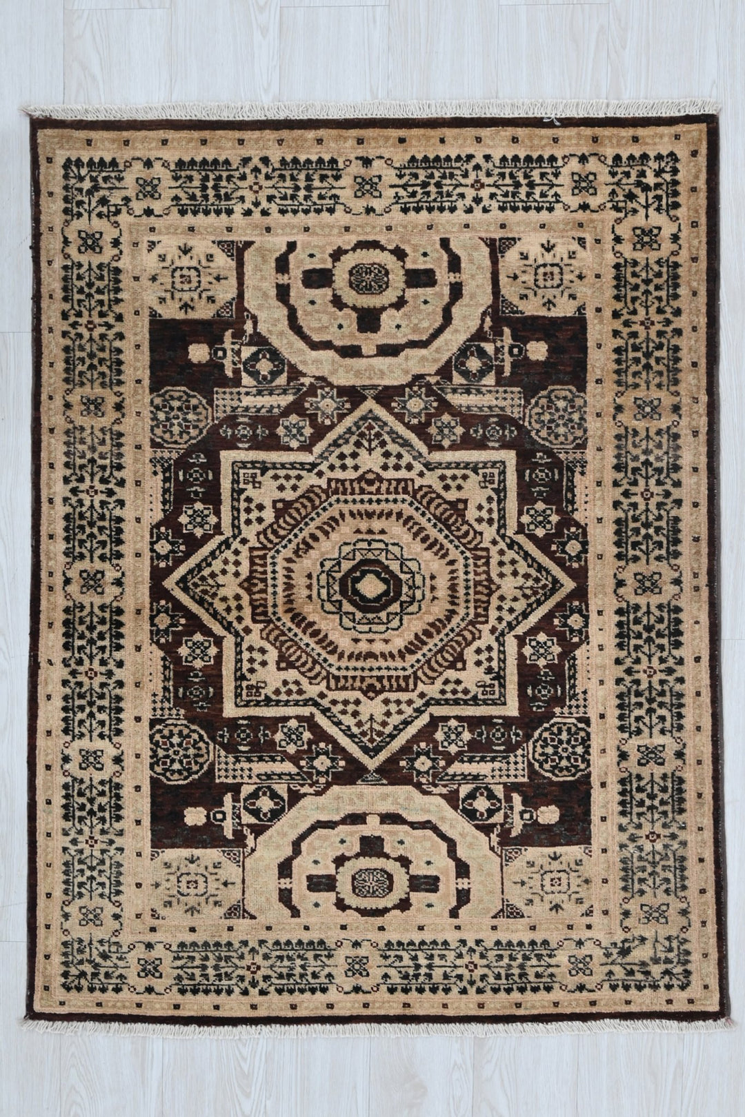 brown Accent rug 3' 3" x 4' 5"