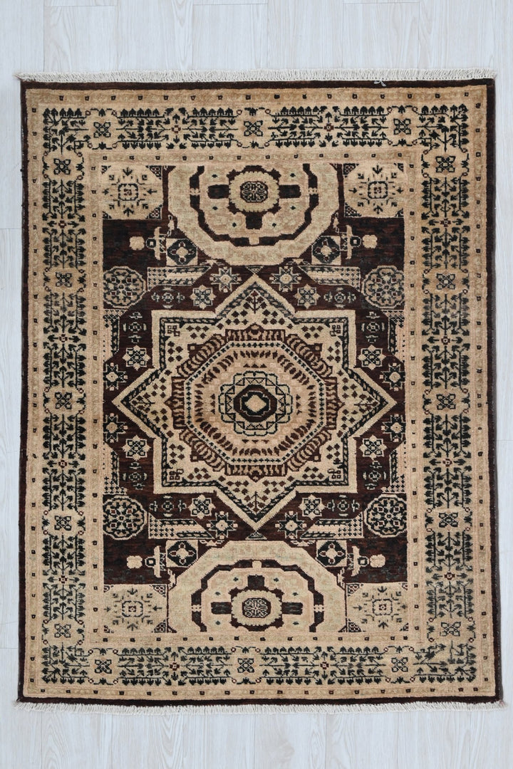 brown Accent rug 3' 3" x 4' 5"