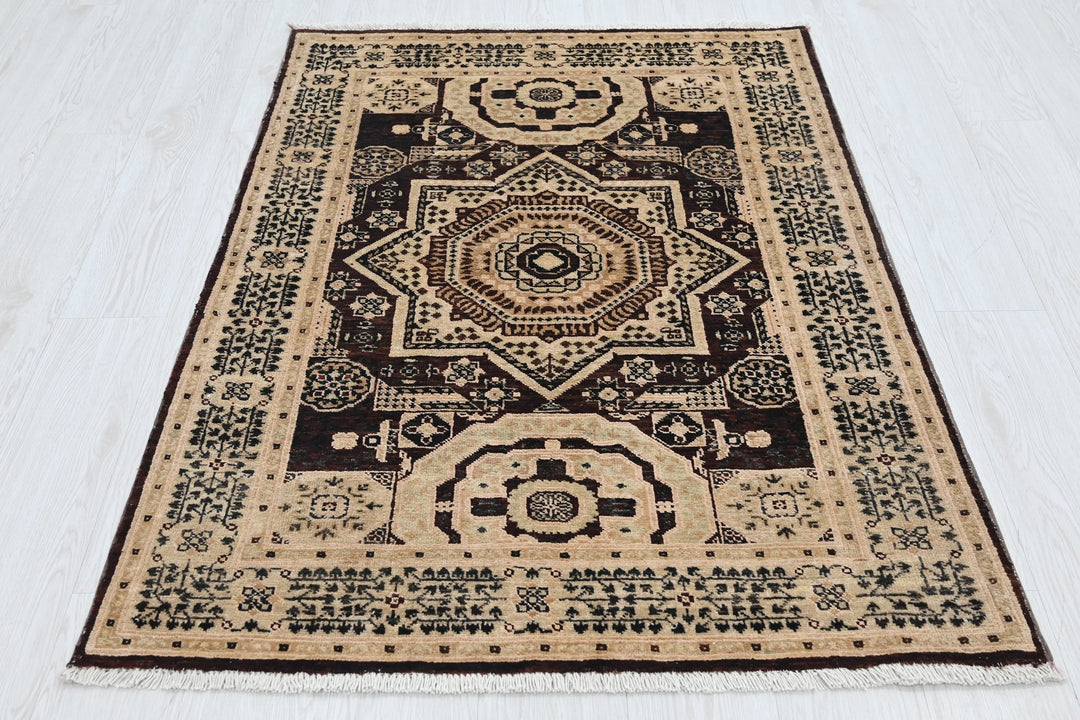 brown Accent rug 3' 3" x 4' 5"