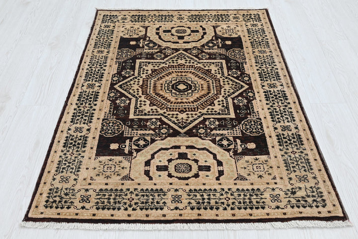 brown Accent rug 3' 3" x 4' 5"