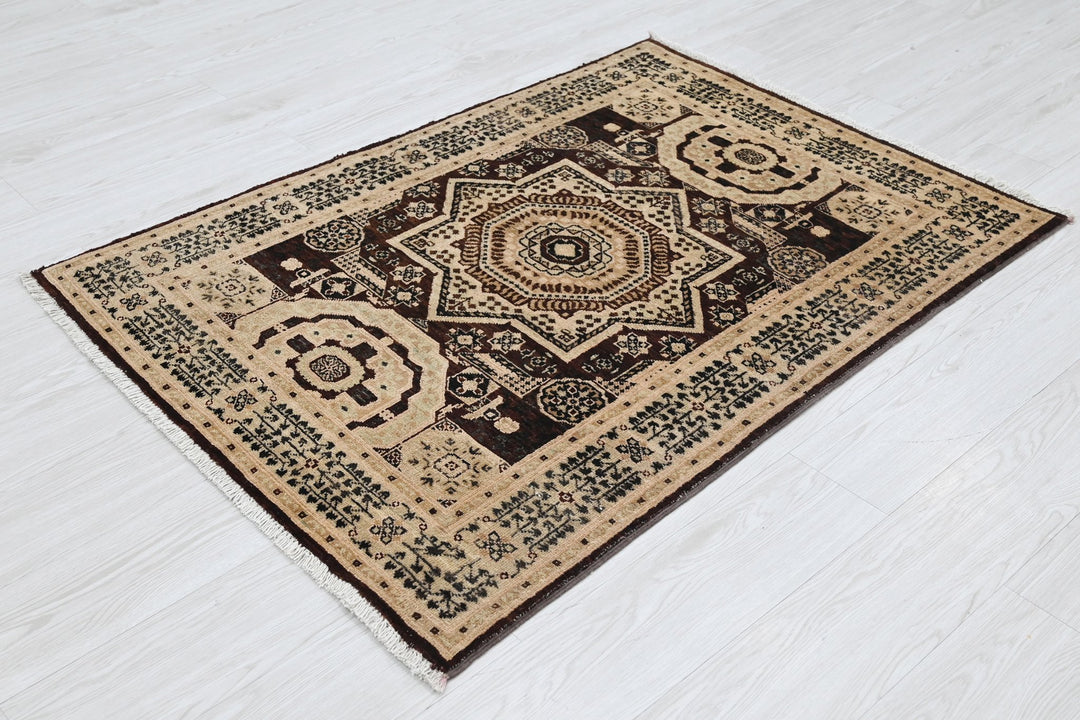 brown Accent rug 3' 3" x 4' 5"