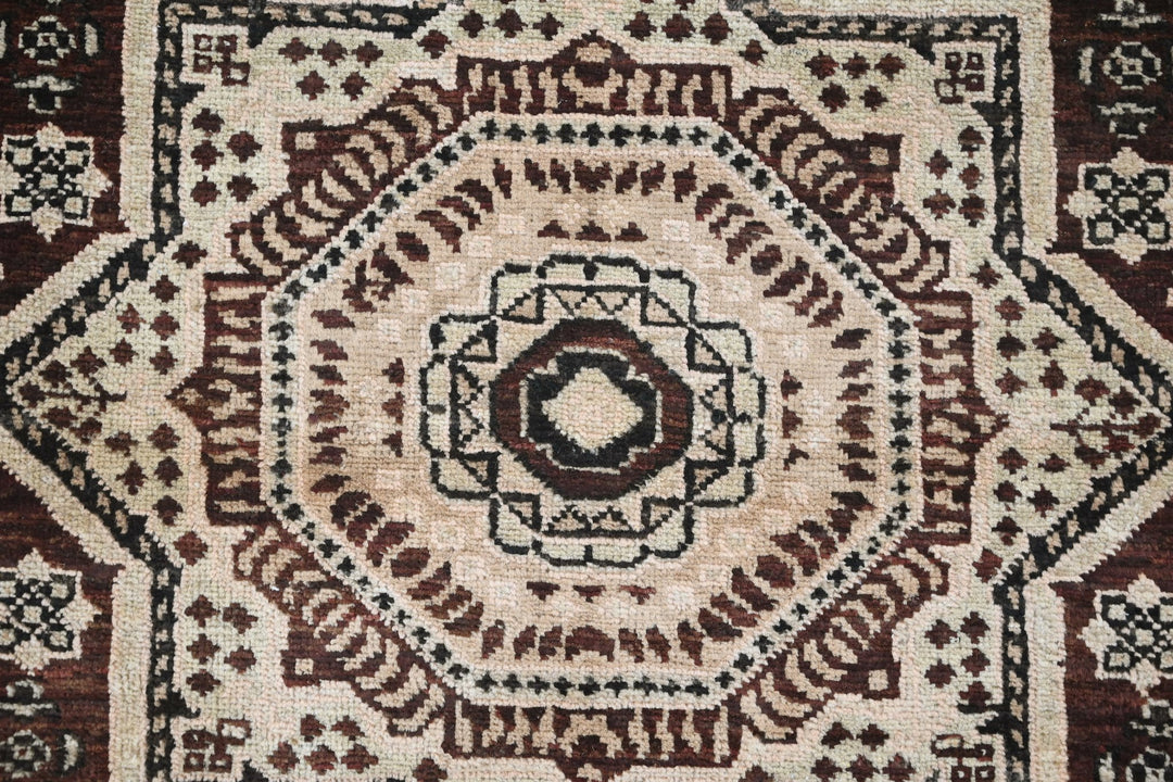 brown Accent rug 3' 3" x 4' 5"