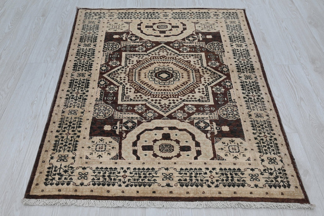 brown Accent rug 3' 3" x 4' 5"