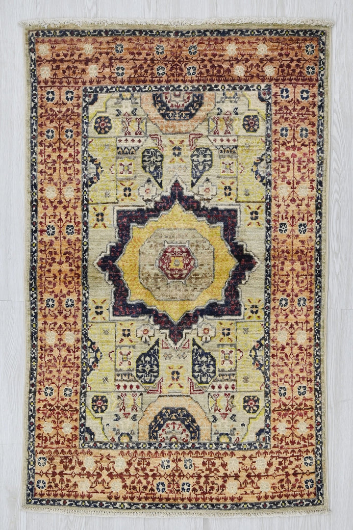 orange Accent rug 2' 7" x 4' 2"