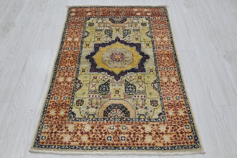 orange Accent rug 2' 7" x 4' 2"