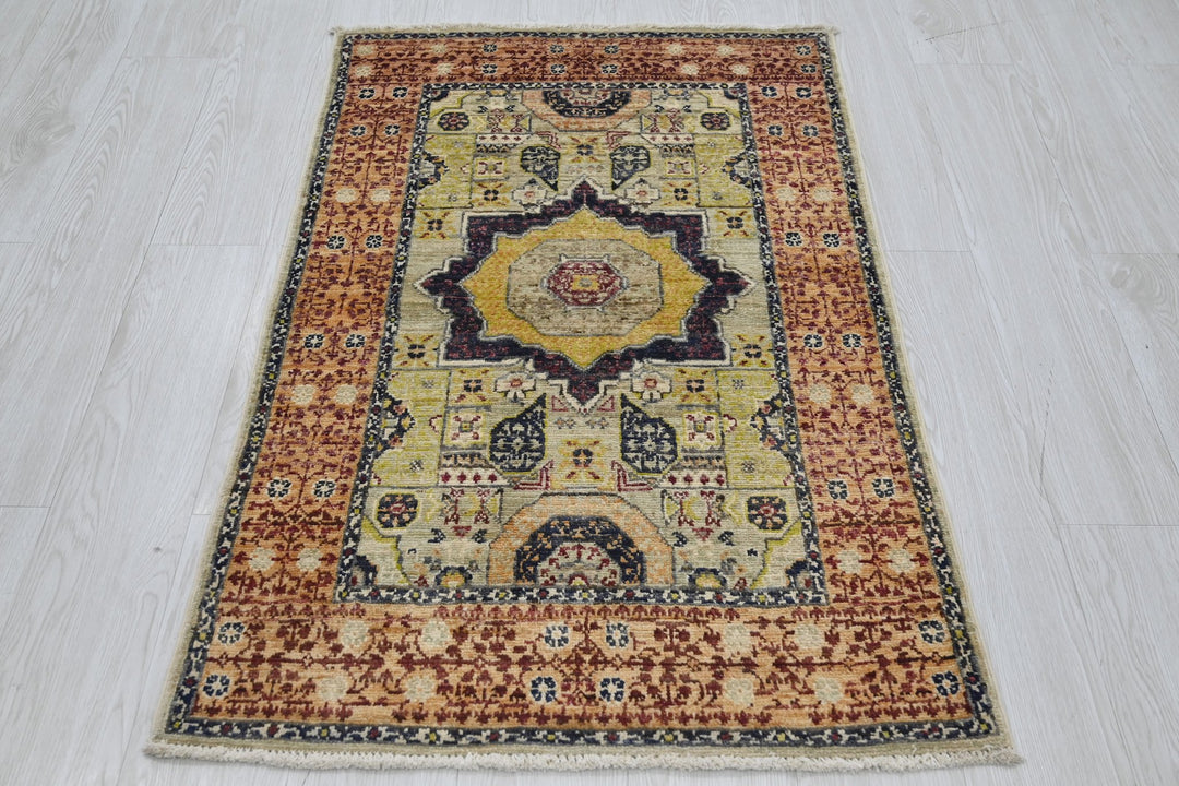 orange Accent rug 2' 7" x 4' 2"