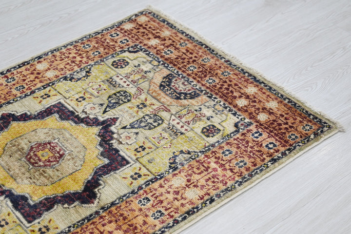 orange Accent rug 2' 7" x 4' 2"
