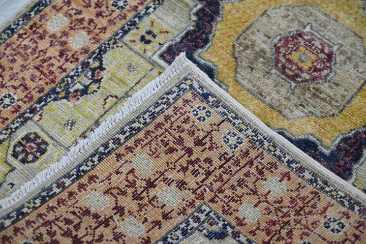 orange Accent rug 2' 7" x 4' 2"
