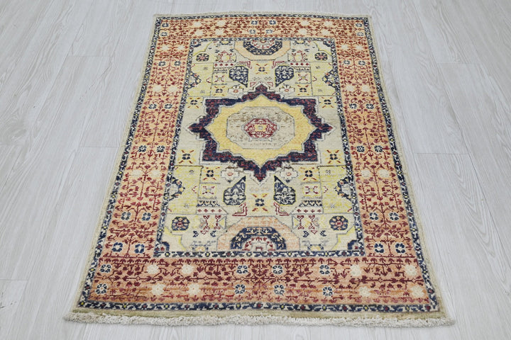 orange Accent rug 2' 7" x 4' 2"
