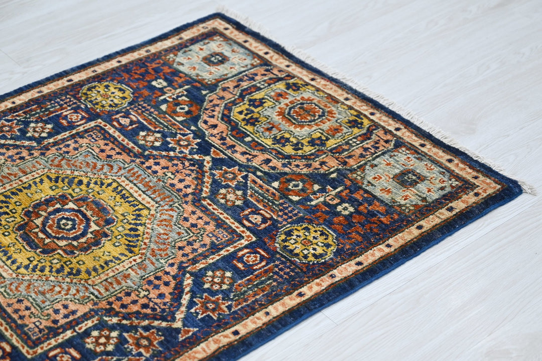 blue Accent rug 2' 7" x 4' 5"