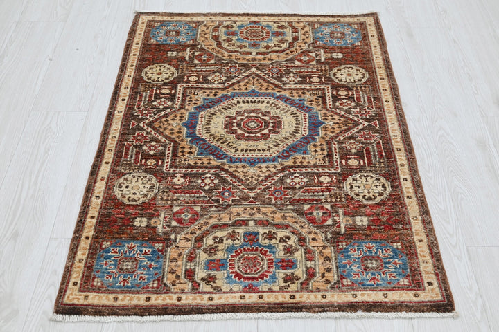 brown Accent rug 2' 7" x 3' 10"