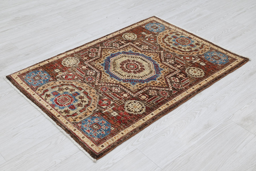 brown Accent rug 2' 7" x 3' 10"
