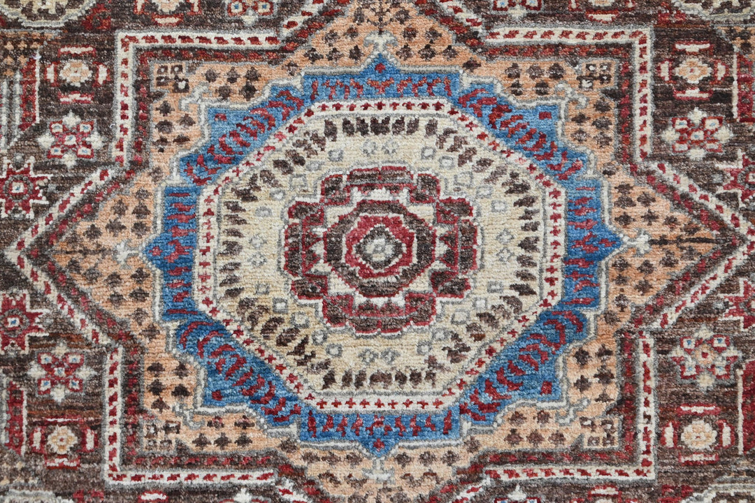 brown Accent rug 2' 7" x 3' 10"