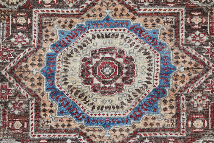 brown Accent rug 2' 7" x 3' 10"
