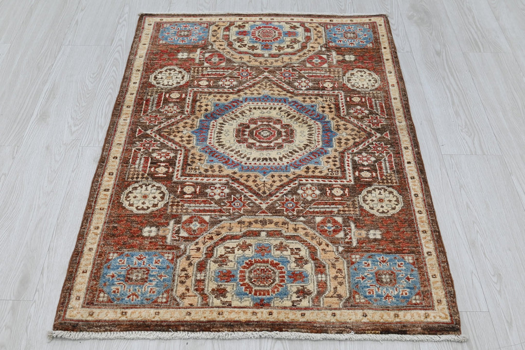 brown Accent rug 2' 7" x 3' 10"
