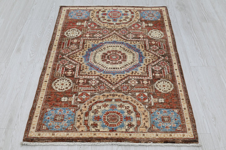 brown Accent rug 2' 7" x 3' 10"
